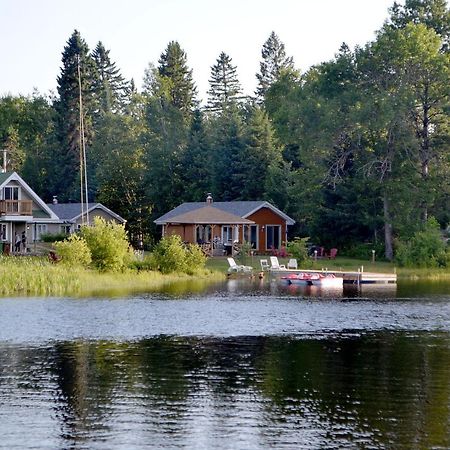 Les 4 Chalets - Le 605 Lac-Saint-Paul Exterior foto