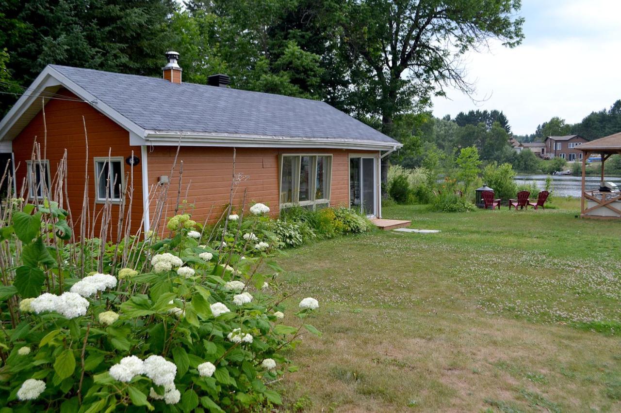 Les 4 Chalets - Le 605 Lac-Saint-Paul Exterior foto